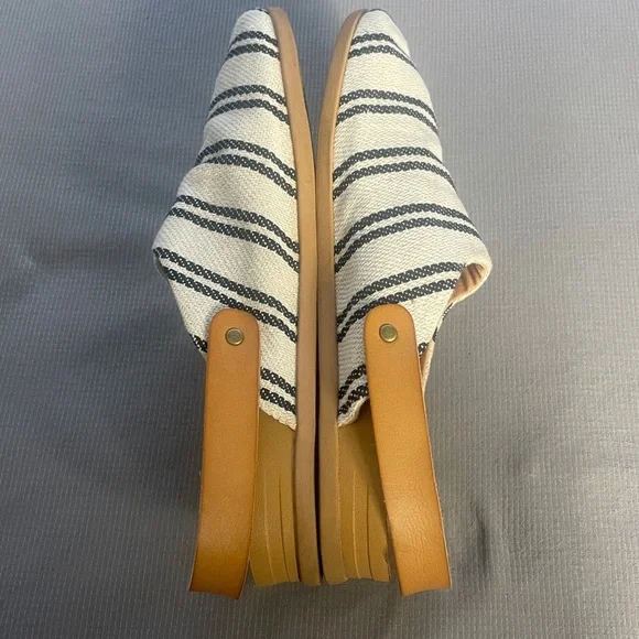 Reef Women's Cushion Sage TX Black and White Striped Clogs Size 9 - Picture 8 of 10